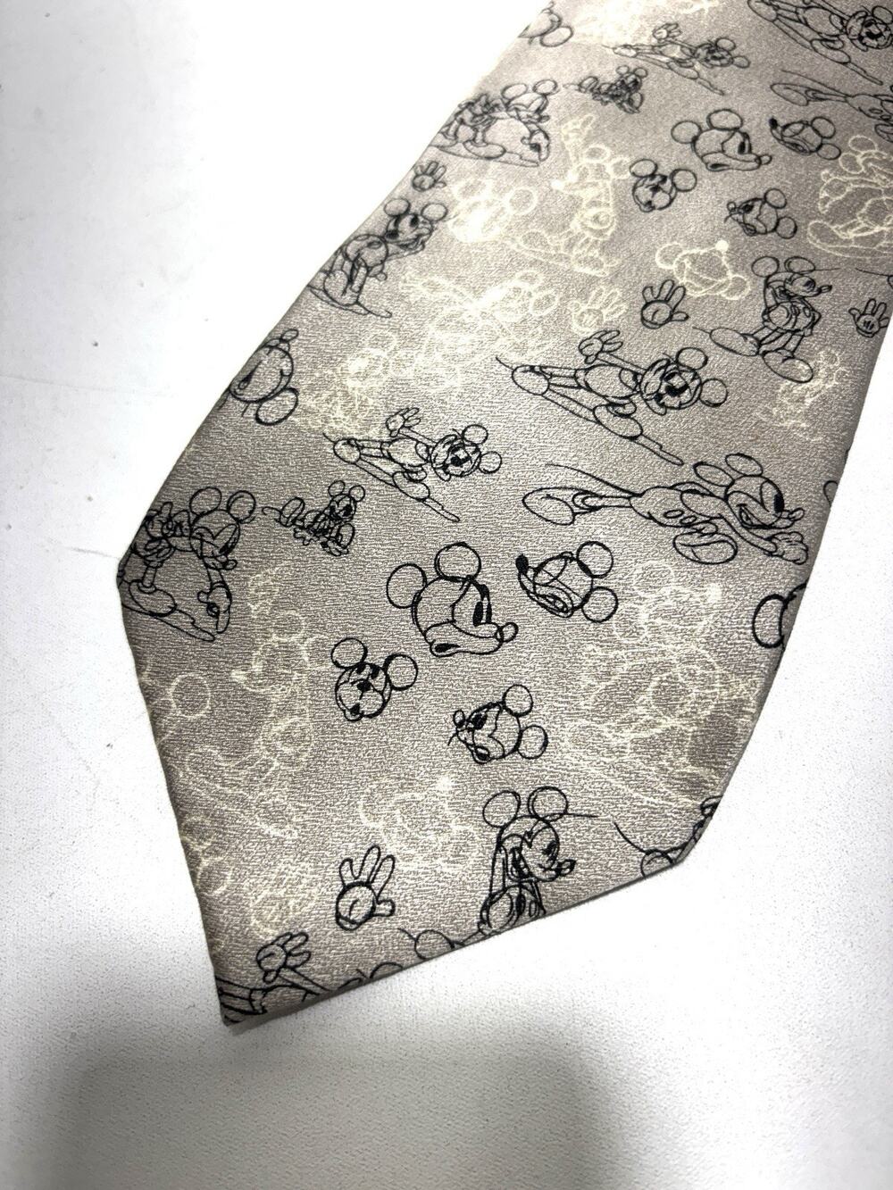 Walt Disney World Tie 100% Silk Mickey Mouse Heads Preloved Silver Grey Gray